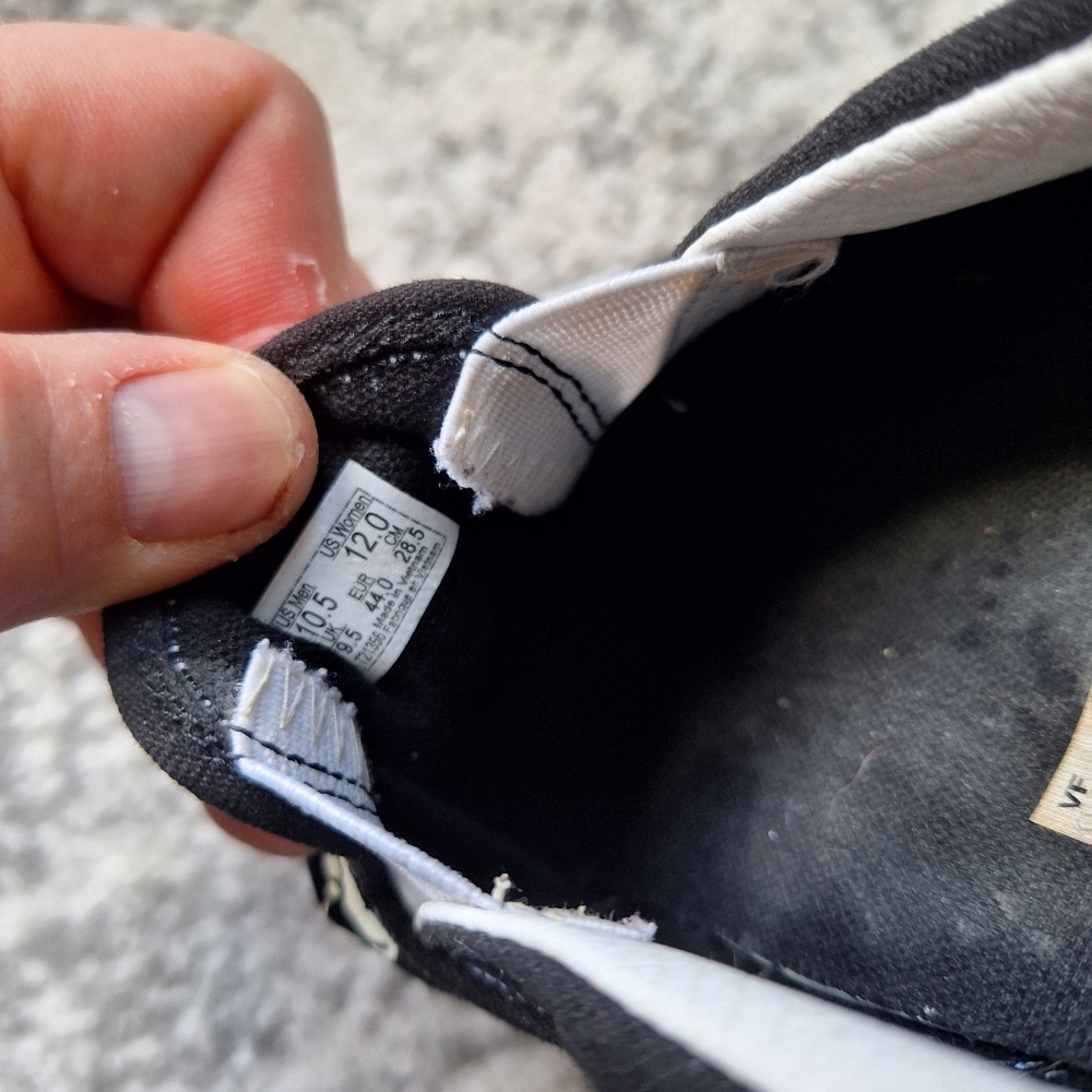 RARE vans slip on! Damien skulls.